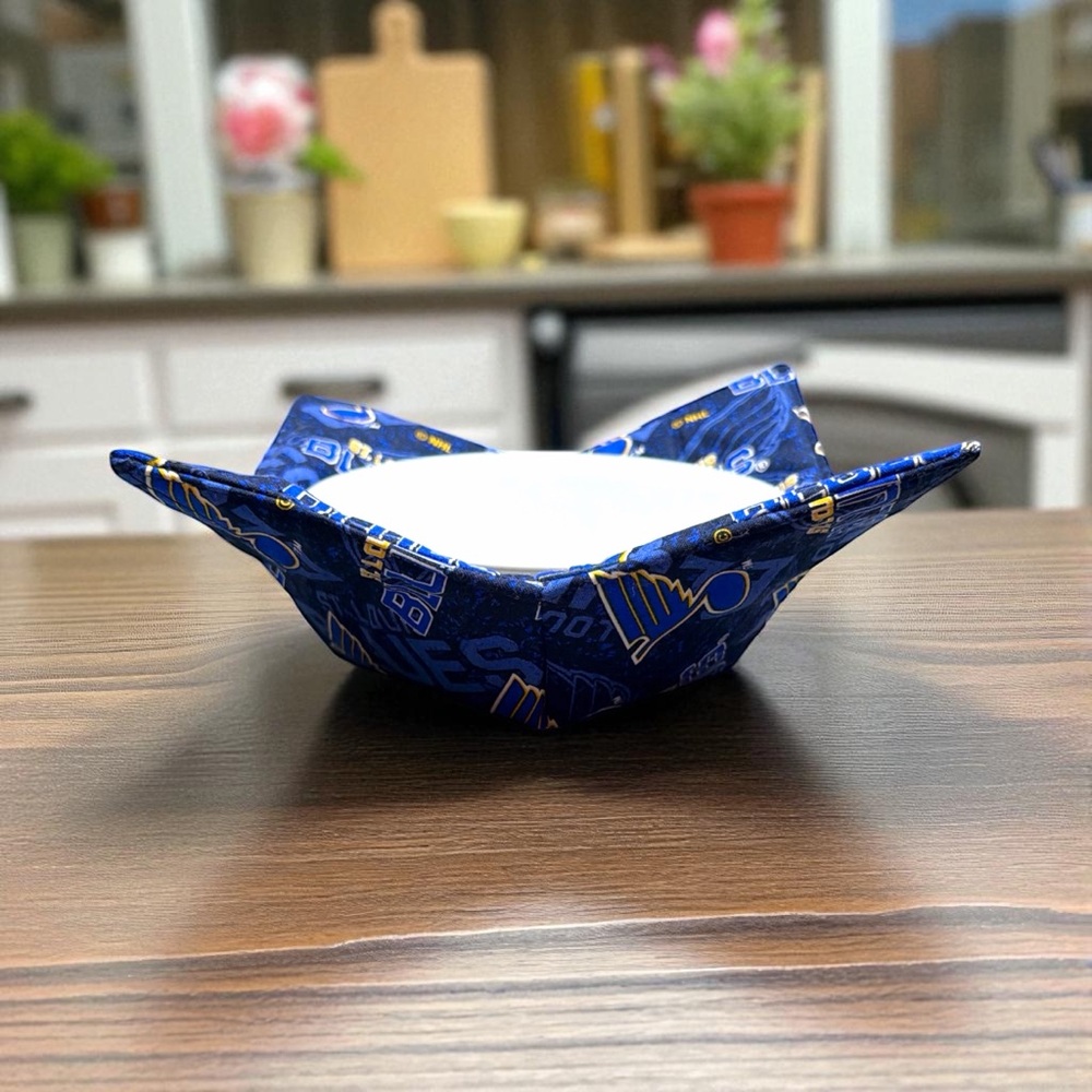 Hand Crafted Bowl Cozy Medium Size Microwavable Padded St Louis Blues Hockey - Picture 2 of 10